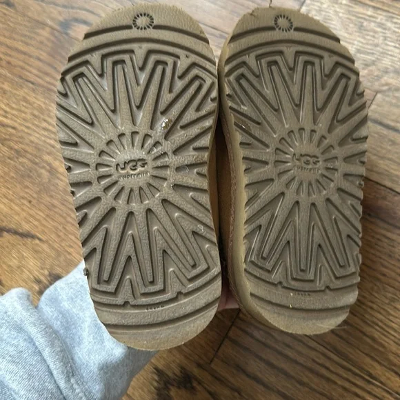 Ugg Toddler Slipper - Picture 4 of 6